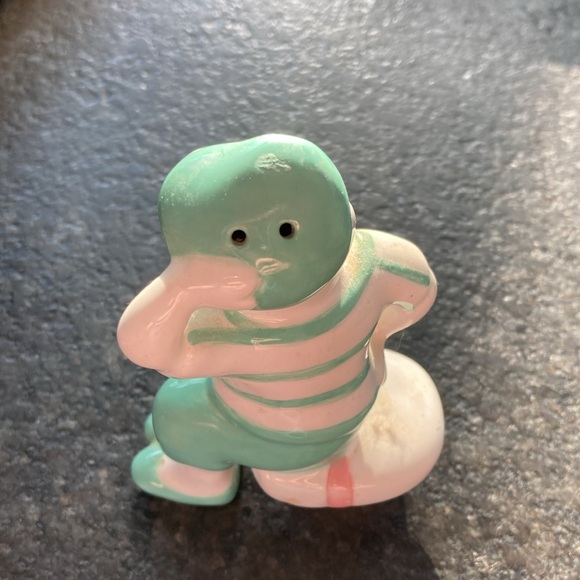 VINTAGE PORCELAIN BLUE-ISH GREEN CAT ! SALT OR PEPPER SHAKER - Picture 2 of 2